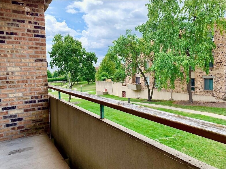 Building Photo - 1919 Prairie Square