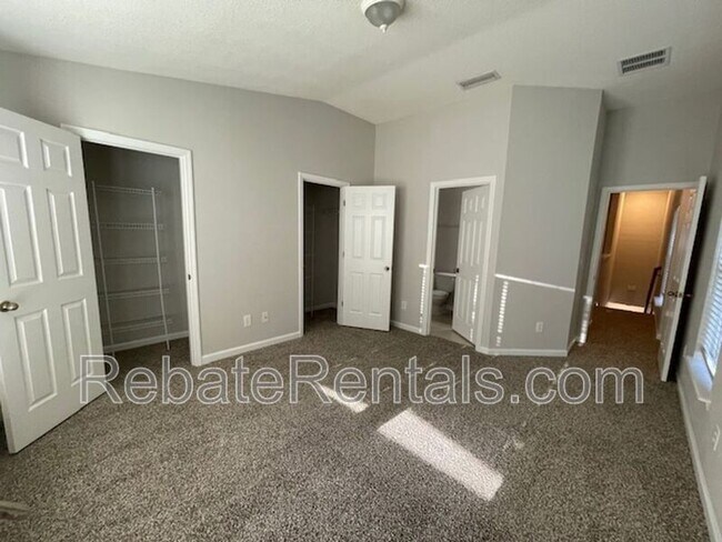 Building Photo - 13026 Sunset Lake Dr