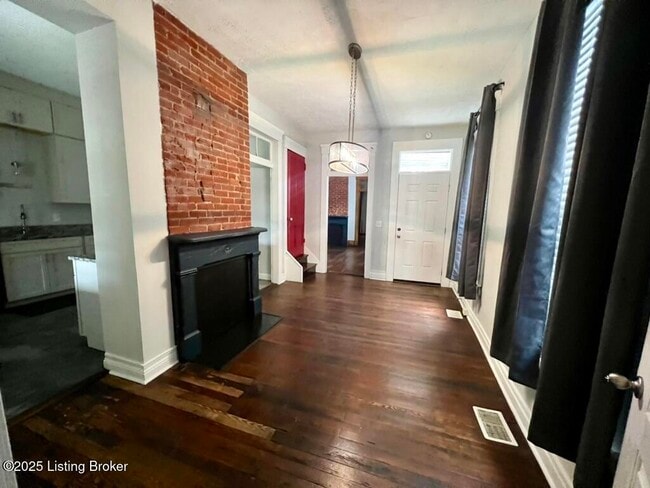 Building Photo - 925 S Preston St