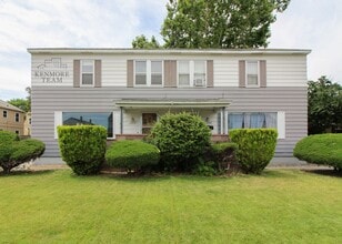 Building Photo - 3 Bedrooms, 2.5 Baths Duplex in Richland