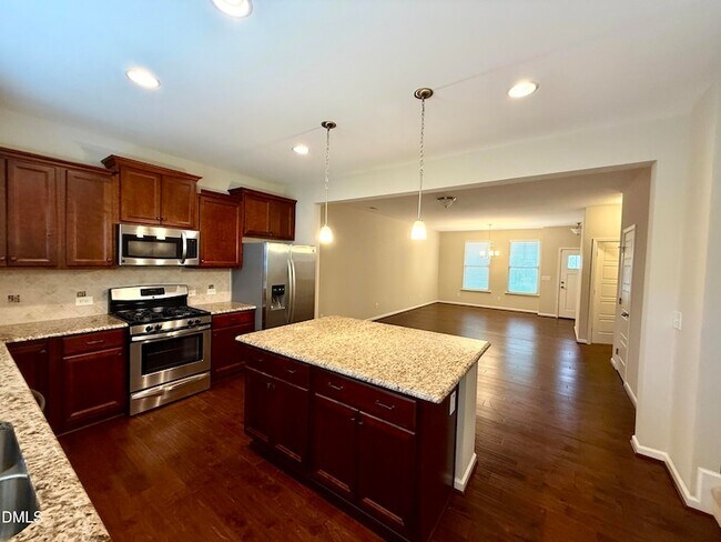 Building Photo - 1008 Midtowne Way