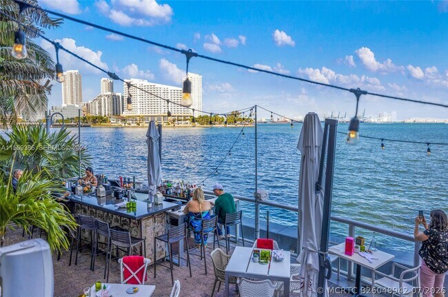 Building Photo - 1155 Brickell Bay Dr