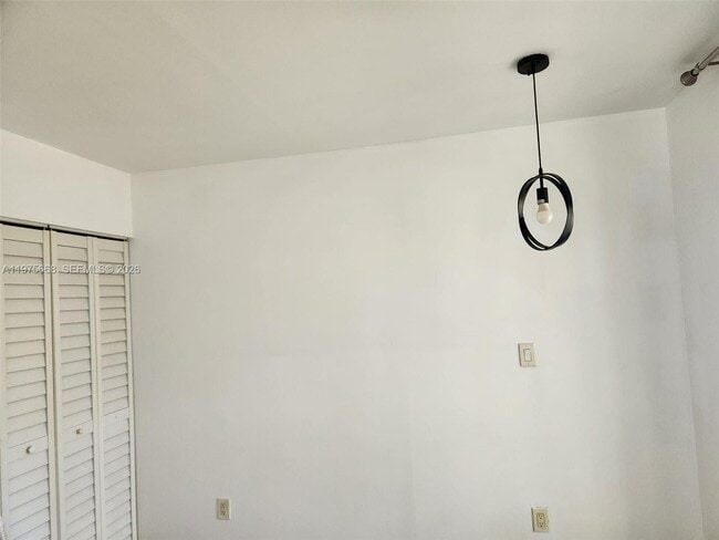 Building Photo - 5981 Washington St