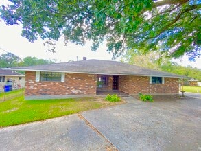Building Photo - 30200 LA-75