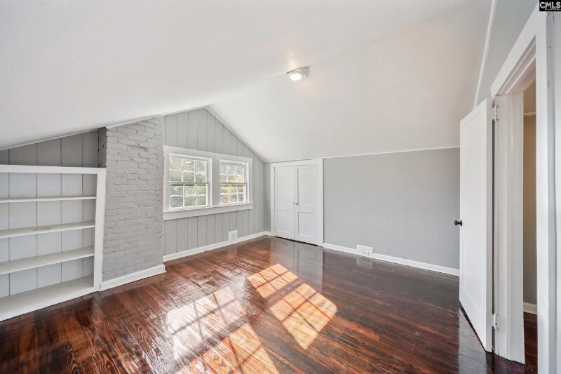 Building Photo - 1957 Broughton St