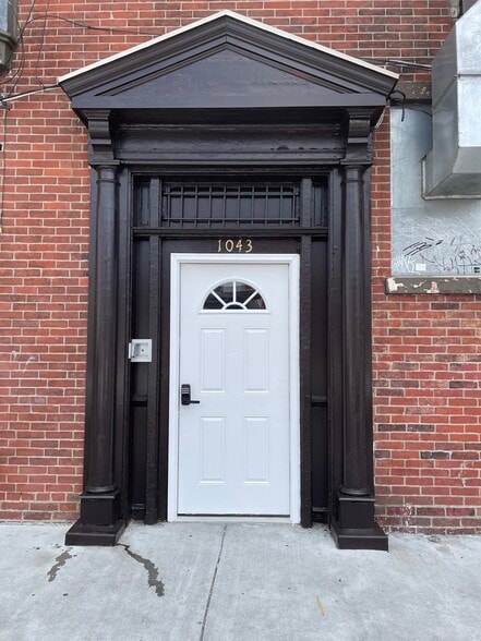 Building Photo - 1043 Spring Garden St