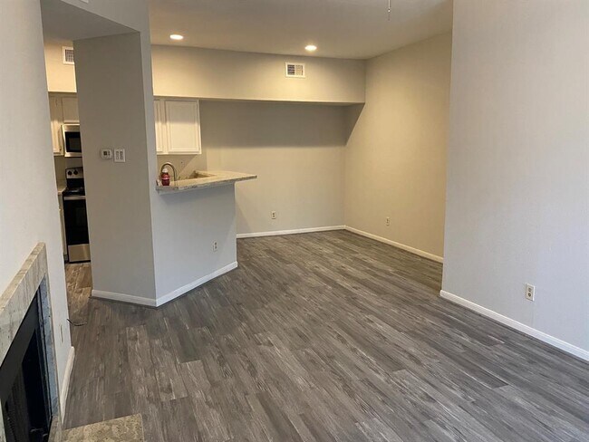 Building Photo - 2121 El Paseo St