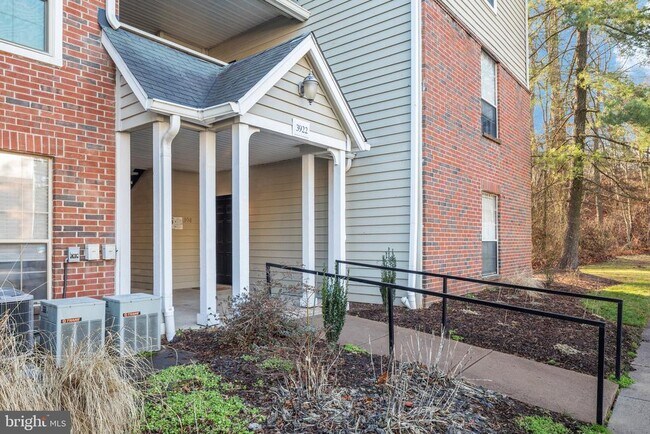 Building Photo - 3922 Penderview Dr