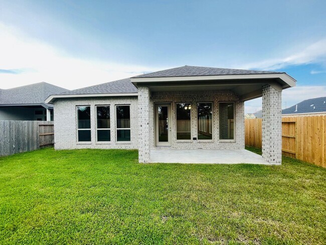 Building Photo - 19119 Friesian Stallion Ln