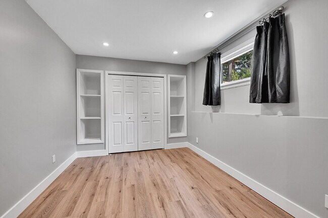 Building Photo - $6,500.00 - 5 Bedrooms, 3.5 Bathrooms, Sin...