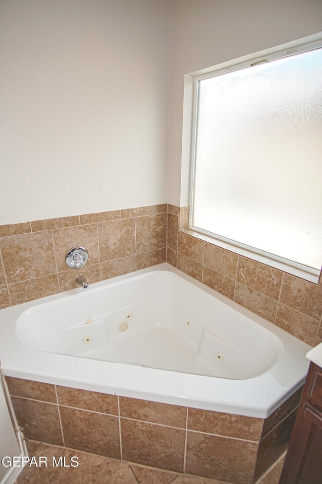 Building Photo - 6977 Jericho Tree Dr