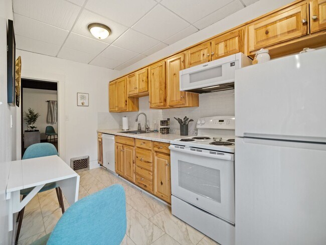 Building Photo - Charming Furnished 2BR Bungalow in Rockwood