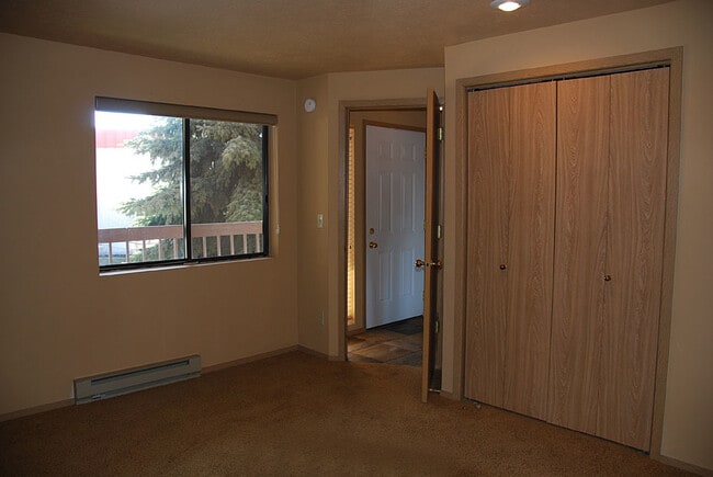 Building Photo - 168 S Coeur d'Alene St