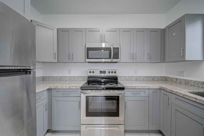 Building Photo - 14750 NE 7th Ave