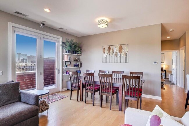 Building Photo - 4553 N Magnolia Ave