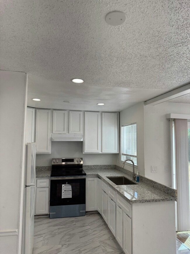 Building Photo - 22 Merrimac Pl