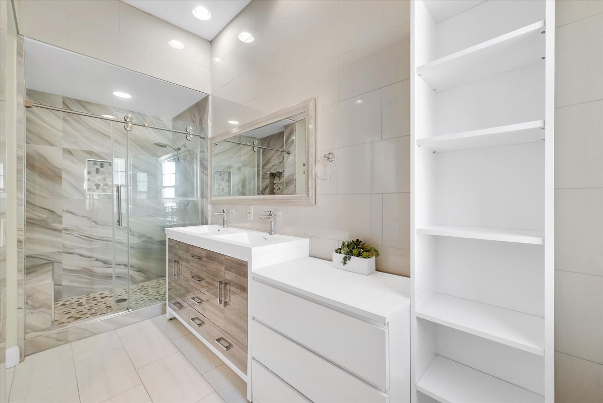 Building Photo - 2861 Ballesteros Ln