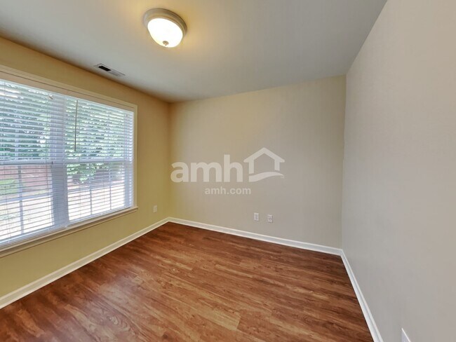 Building Photo - 7355 Sedgebrook Dr W