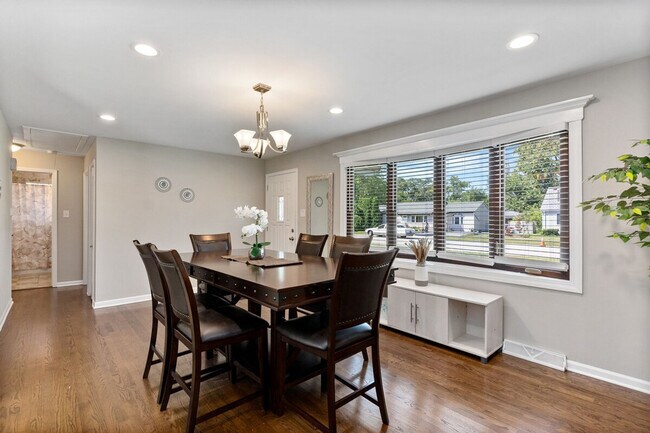 Building Photo - 6911 W 87th St