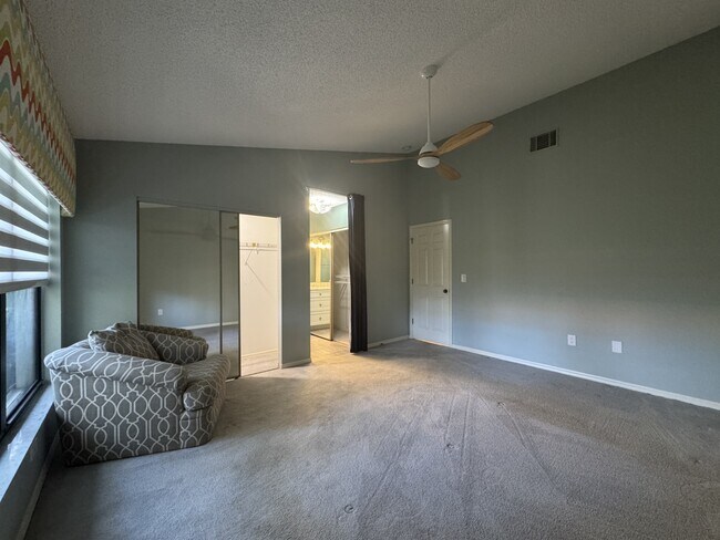 Building Photo - 263 Southampton Dr