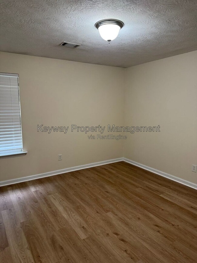 Building Photo - 615 Goodale Ln