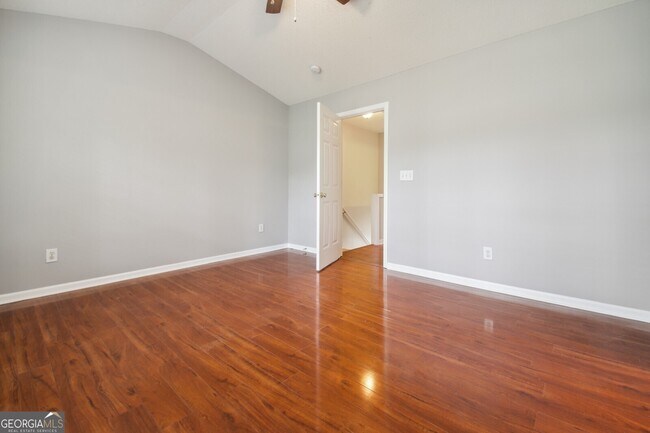 Building Photo - 4084 Howell Park Rd