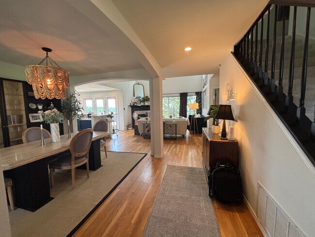 Building Photo - Luxury Home with incredible views in Minsh...