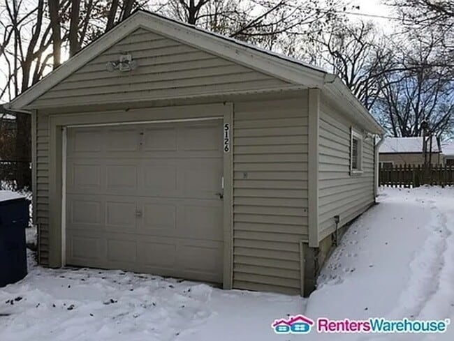 Building Photo - Single Family House for rent, Available NOW