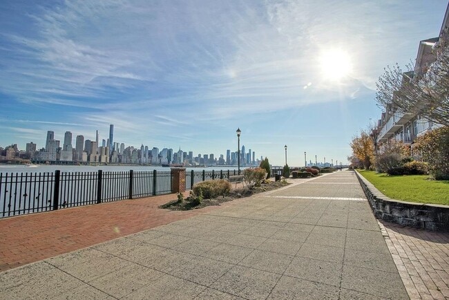 Building Photo - 80 Lydia Dr