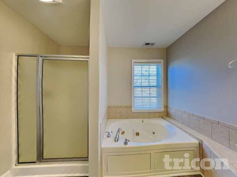 Building Photo - 114 Brighton Village Ln