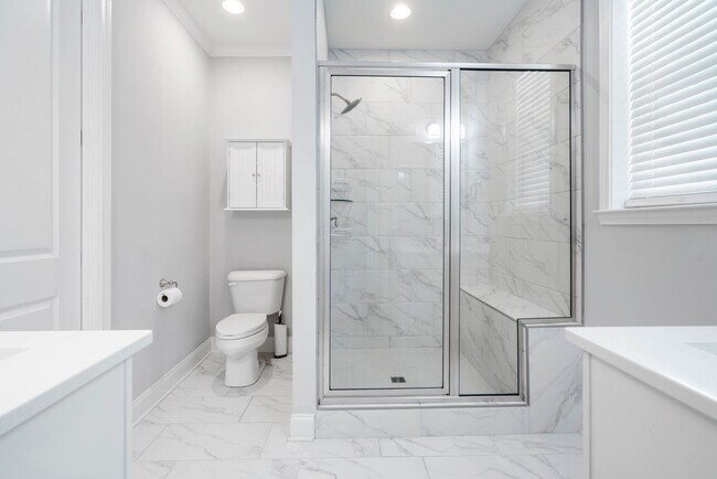 Building Photo - Canterbury Townhome
