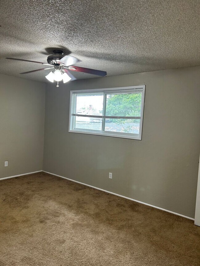 Building Photo - (894) 5th Ave Tri-Plex - 2 Bedroom / 1.5 Bathroom Townhome