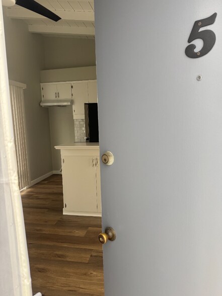 Building Photo - 2026 Hermosa Ave