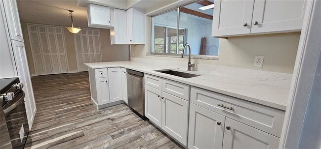 Building Photo - 1329 Fairfield Dr
