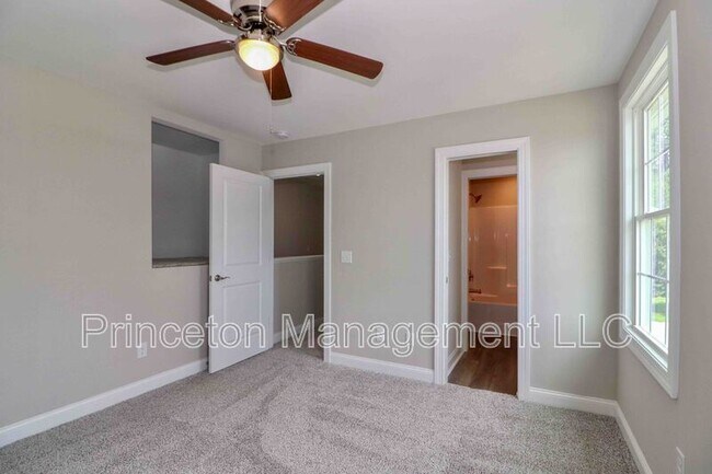 Building Photo - 3967 Newhall Dr NW
