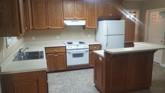 Building Photo - 3 Bedroom/2 Bath Home in New Wood Valley