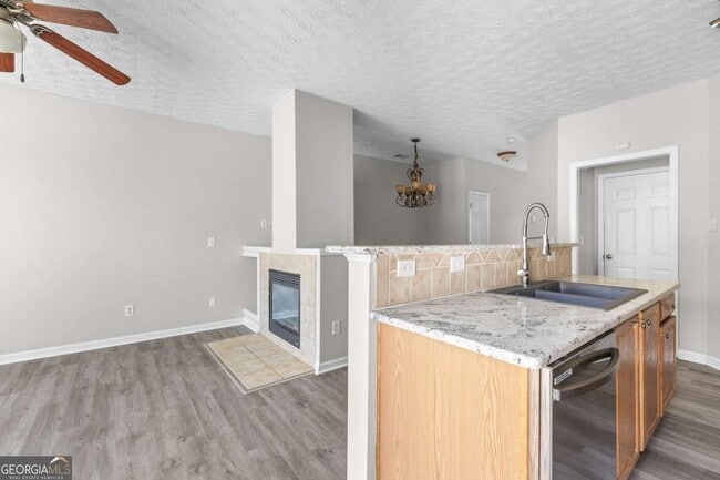 Building Photo - 6604 Splashwater Dr