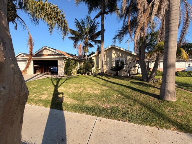 Building Photo - Beautiful 4 Bedroom Huntington Beach House For Rent!