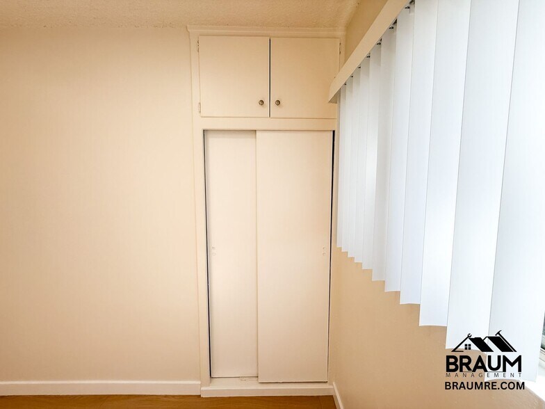 Building Photo - 5252 Hermitage Ave