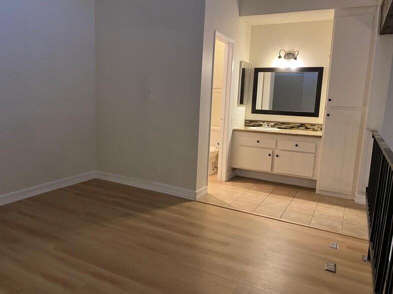 Building Photo - 5460 White Oak Ave