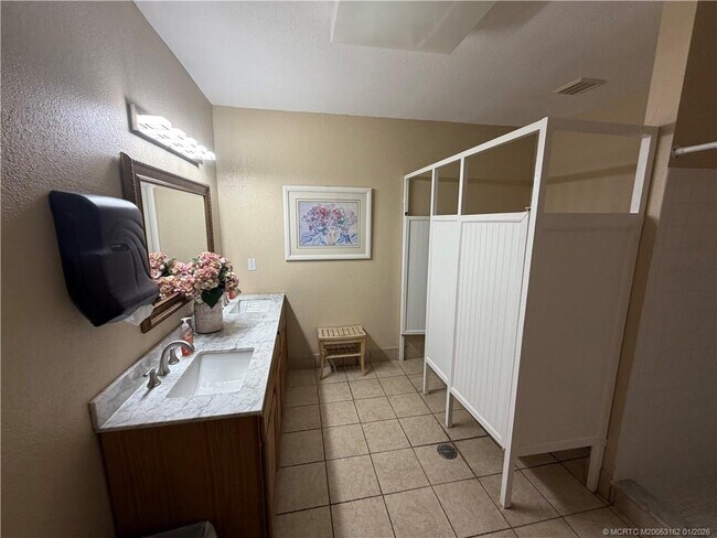 Building Photo - 800 NW Fork Rd