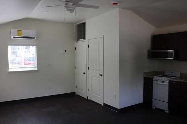 Building Photo - 801 Silver Creek Azle Rd