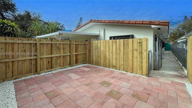 Building Photo - 2615 SW 32nd Ct