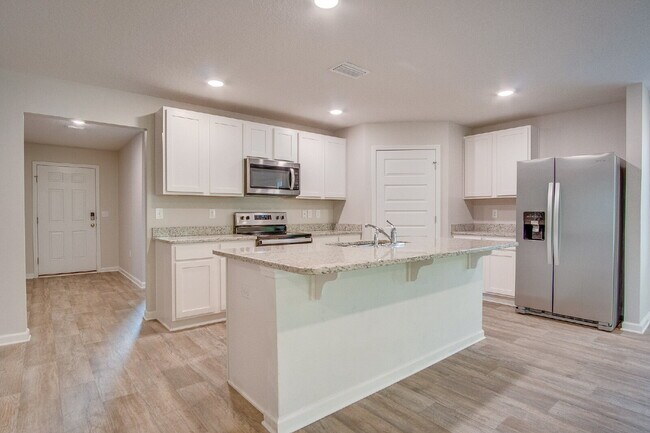 Building Photo - Lakeshore Preserve 3BR Home with Garage – Pet Friendly