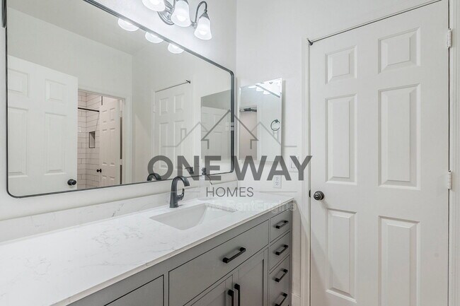 Building Photo - 760 N Swan Dr