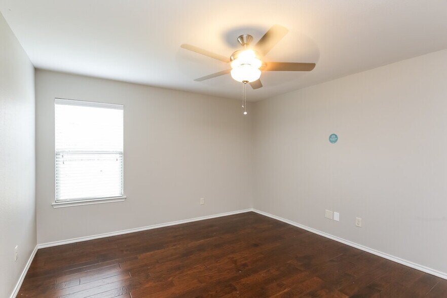 Building Photo - 2116 Meadow View Dr