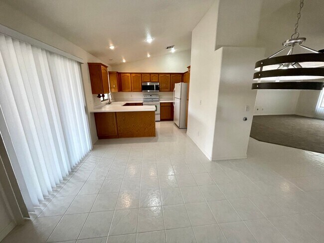 Building Photo - Nice 3 Bedroom 2 Bath Home in Chaparral Mesa!