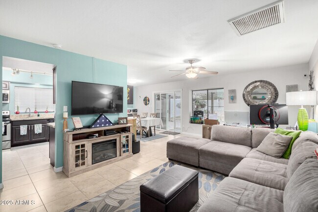 Building Photo - 2744 E Windrose Dr