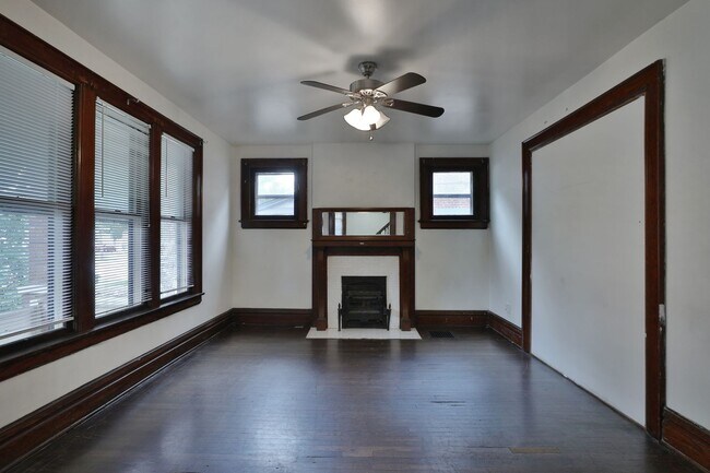 Building Photo - 1611 Summit St