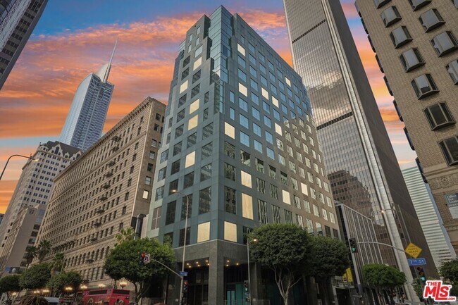 Building Photo - 655 S Hope St